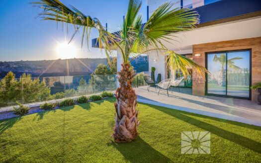 Luxury Modern Apartment with Private Garden in Benitachell